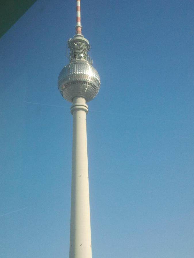 Mitte Von Mitte - Blick Auf Den Turm Berlim Exterior foto