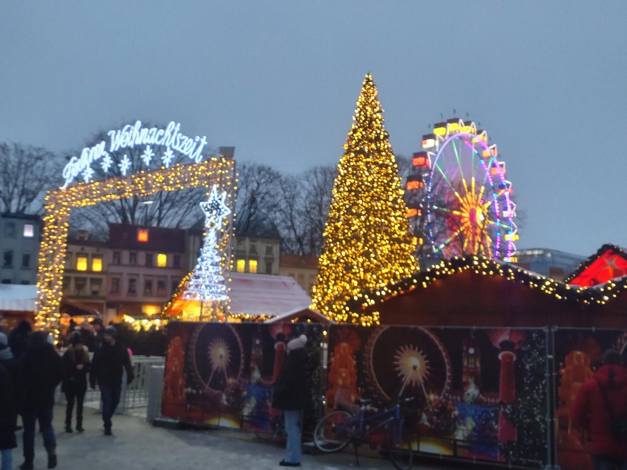 Mitte Von Mitte - Blick Auf Den Turm Berlim Exterior foto